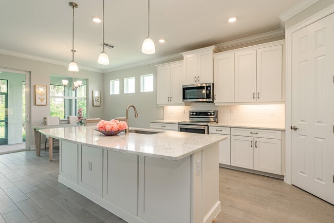 339 Tamarindo Ln in Naples, FL - Building Photo - Building Photo