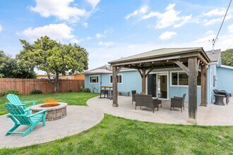 1246 Thermal Ave in San Diego, CA - Foto de edificio - Building Photo