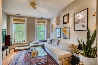 1402 N Bell Ave, Unit 2 in Chicago, IL - Foto de edificio - Building Photo