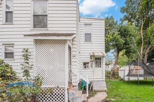 1004 Chatham St NW in Grand Rapids, MI - Building Photo