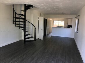 2444 SW 58th Manor in Fort Lauderdale, FL - Building Photo - Building Photo