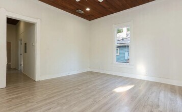 2106 Saunders Ave, Unit House in San Antonio, TX - Building Photo - Building Photo