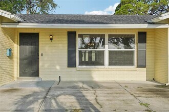 6040 Denver St NE in St. Petersburg, FL - Building Photo - Building Photo