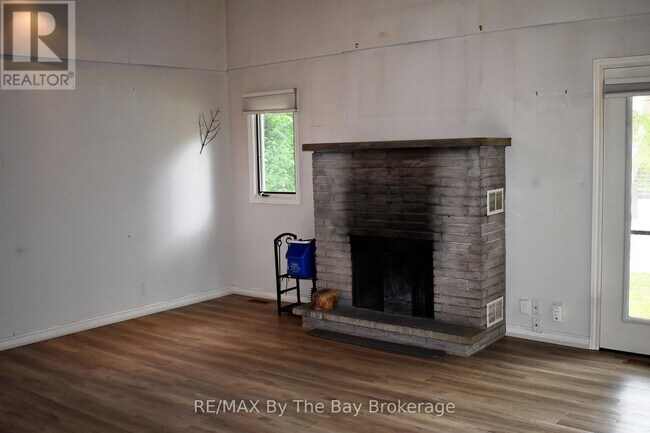 1731 Shore Ln in Wasaga Beach, ON - Building Photo - Building Photo
