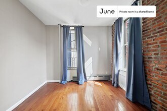 Private bedroom in 2 bed/1 bath Home in New York, NY - Building Photo - Building Photo