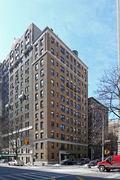 599 West End Ave in New York, NY - Building Photo