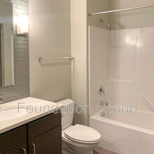 2400 E Boston St in Seattle, WA - Building Photo - Building Photo