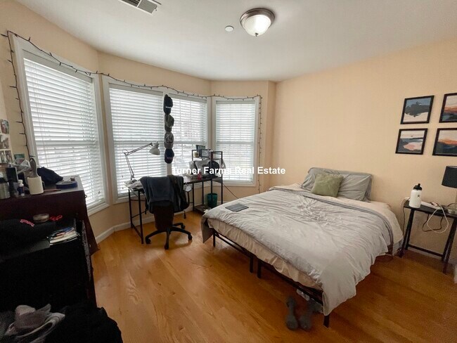 207 Hillside St, Unit 2 in Boston, MA - Building Photo - Building Photo