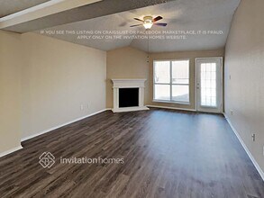 10220 Cypress Hills Dr in Fort Worth, TX - Foto de edificio - Building Photo