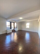 160 W 73rd St, Unit 9E in New York, NY - Building Photo