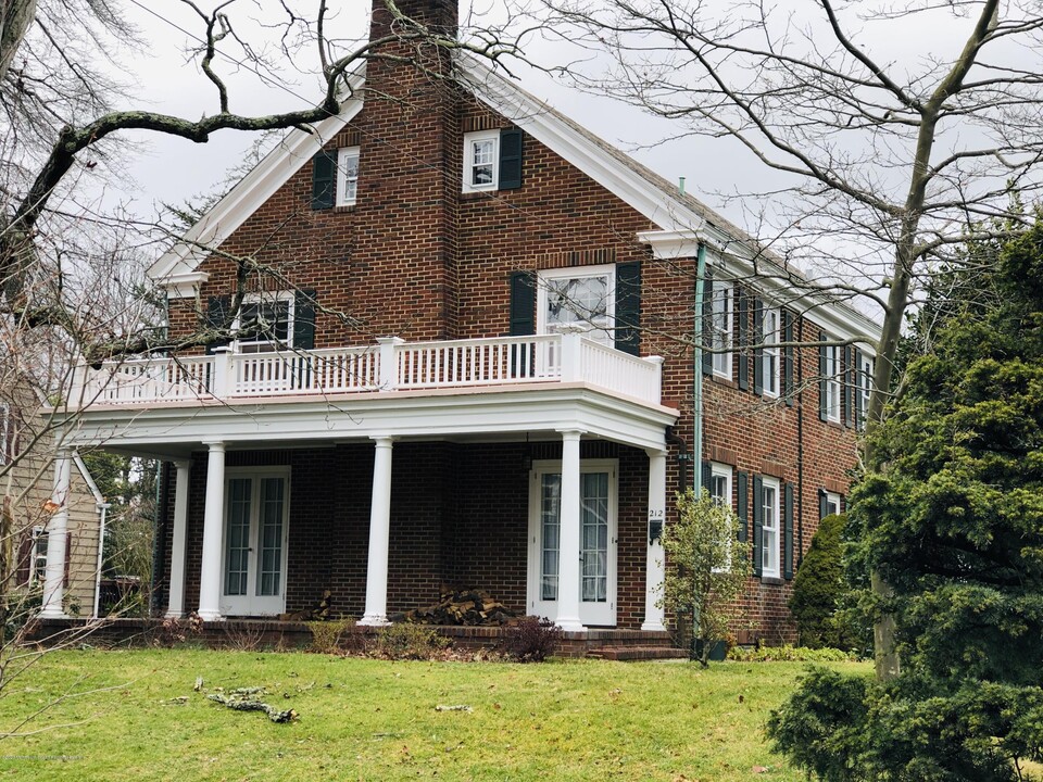 212 Monroe Ave in Spring Lake, NJ - Building Photo