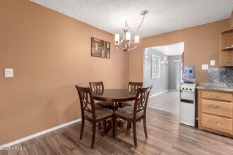 9430 W Arrowhead Dr in Sun City, AZ - Building Photo - Building Photo