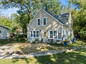 92 Congress St in Williams Bay, WI - Foto de edificio - Building Photo
