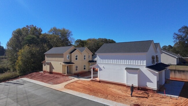 231 Pine Needle Rd in Milledgeville, GA - Foto de edificio - Building Photo