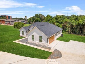 2318 Progress Dr in Brenham, TX - Building Photo - Building Photo
