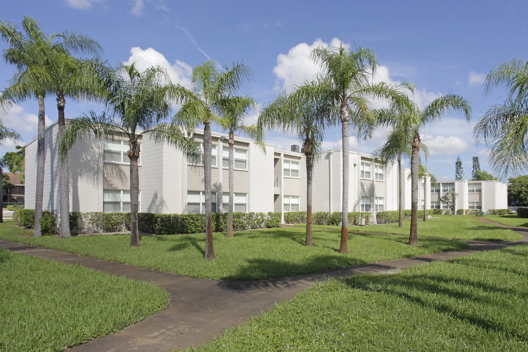 Harold Square in Hollywood, FL - Foto de edificio