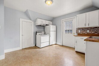 216 Jewett St, Unit 2 in Manchester, NH - Building Photo - Building Photo