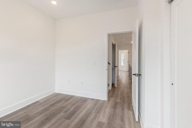 2418 W Jefferson St photo'