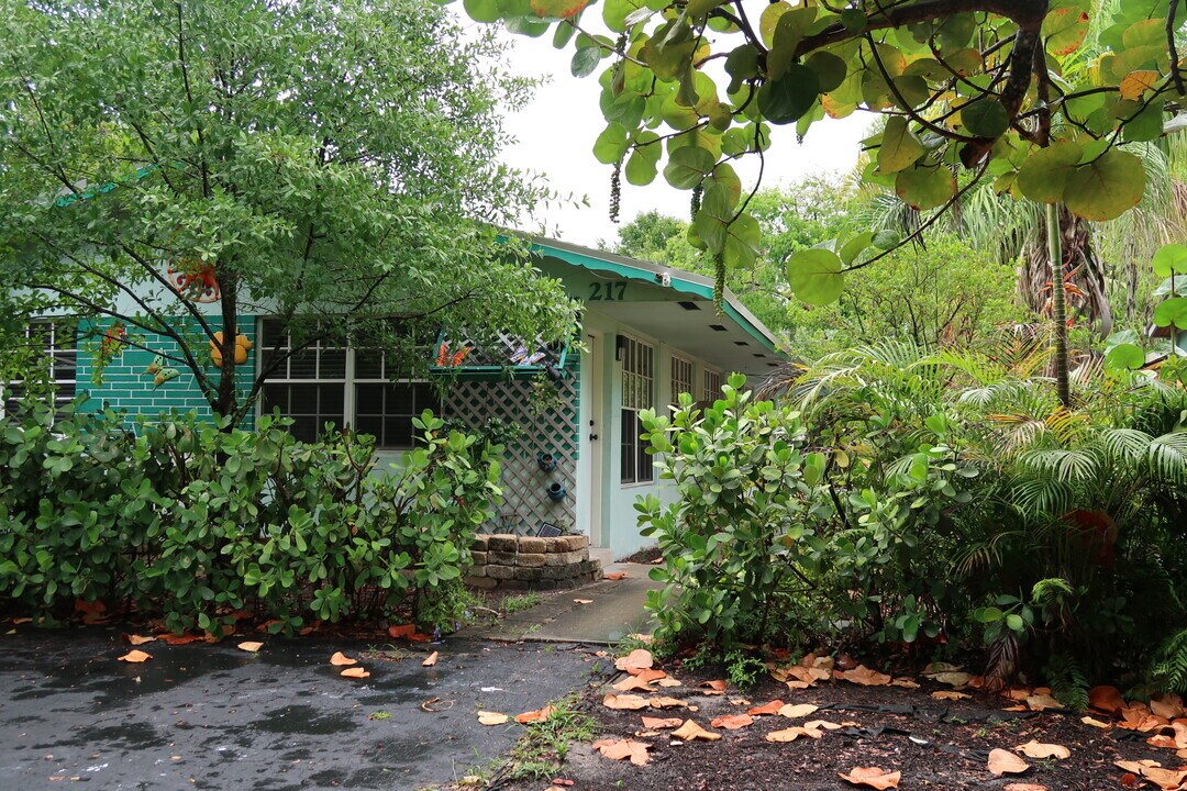 217 SW 11th Ct, Unit Studio in Fort Lauderdale, FL - Foto de edificio