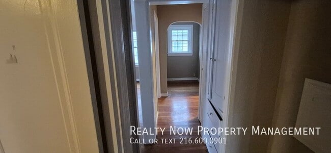 3634 Glencairn Rd in Shaker Heights, OH - Foto de edificio - Building Photo