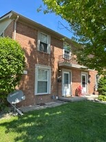 28331 Greenbriar Way in Brownstown Twp, MI - Building Photo
