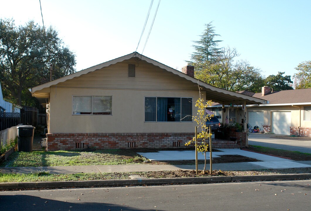 1543 Wright St in Santa Rosa, CA - Foto de edificio