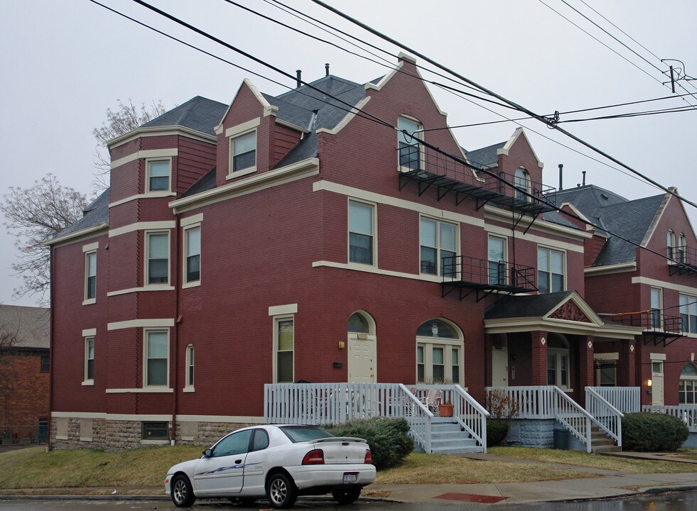 Fulton Chateau in Cincinnati, OH - Building Photo