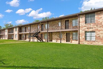 Prutzman Place Apartments in Beaumont, TX - Foto de edificio - Building Photo