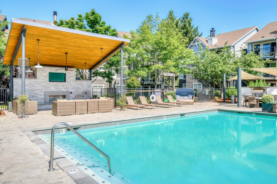 Centro Apartments in Hillsboro, OR - Building Photo