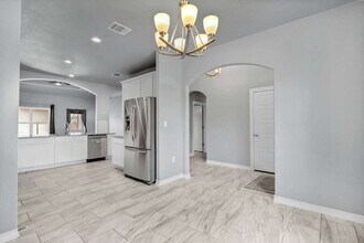 5983 Midcrown Dr in San Antonio, TX - Building Photo - Building Photo