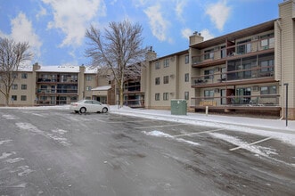 4350 Trenton Ln N, Unit 119 in Plymouth, MN - Building Photo - Building Photo