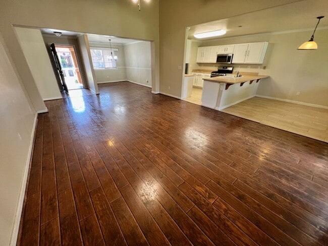 2234 E Chestnut Ct in Visalia, CA - Building Photo - Building Photo