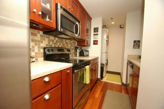 323 W Broadway in Louisville, KY - Building Photo - Building Photo