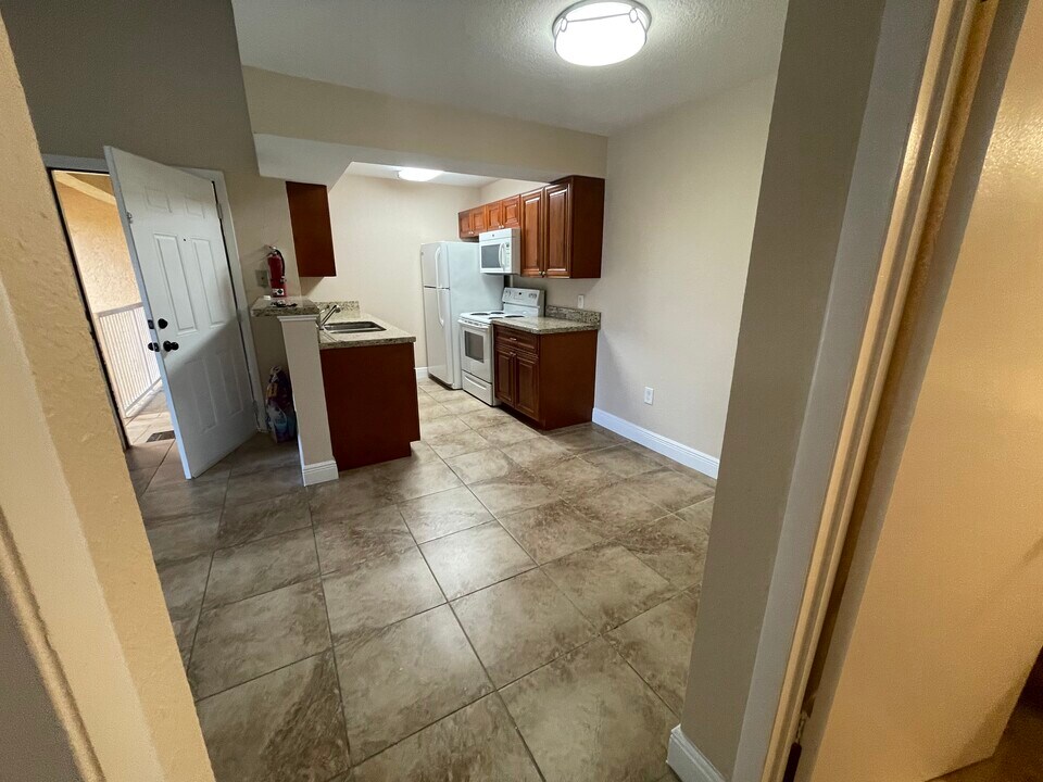 15551 SW 104th Ter, Unit 829 in Miami, FL - Foto de edificio