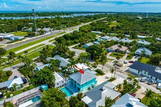 9427 SE Athena St in Hobe Sound, FL - Foto de edificio - Building Photo