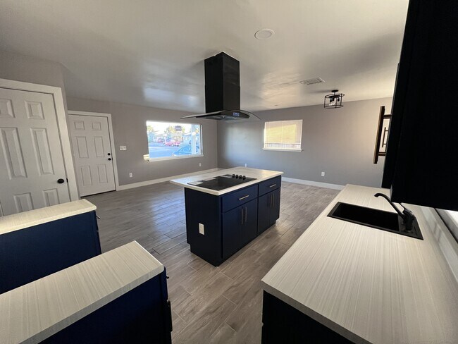 1017 Wyatt Dr in El Paso, TX - Building Photo - Building Photo