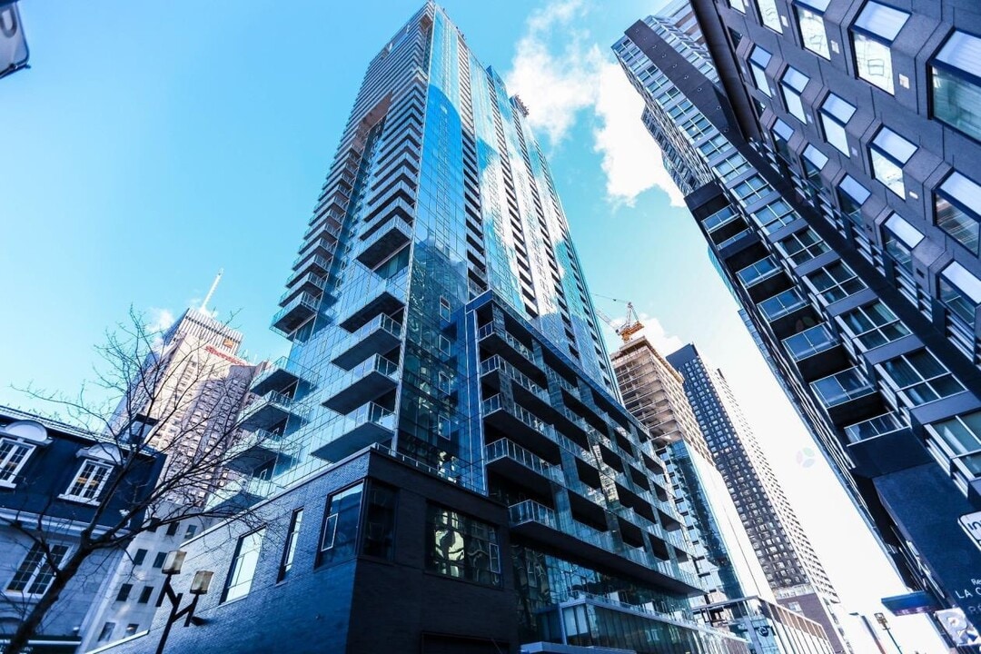 1155 Rue de la Montagne in Montréal, QC - Building Photo