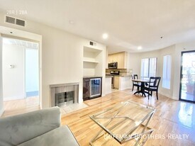 8569 Burton Wy, Unit 101 in Los Angeles, CA - Building Photo