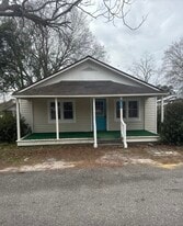 916 Maple St in Mullins, SC - Building Photo