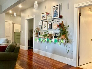 8 Eulita Ter, Unit 2 in Boston, MA - Building Photo - Building Photo