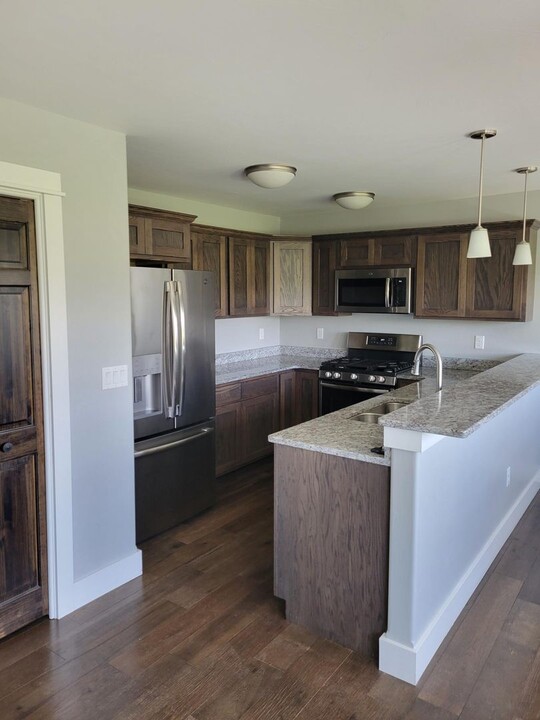 2930 Warbler Way in Bozeman, MT - Building Photo