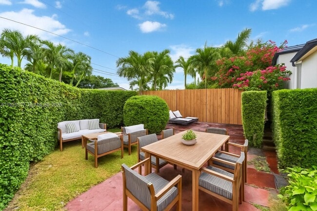 2401 SW 31st Ave in Miami, FL - Foto de edificio - Building Photo