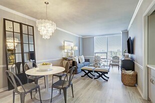 5100 San Felipe St in Houston, TX - Building Photo