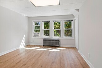5002 W Gunnison St in Chicago, IL - Building Photo - Building Photo