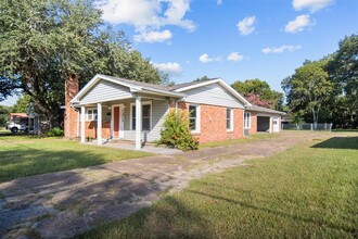 109 Charles St in Crockett, TX - Building Photo - Building Photo