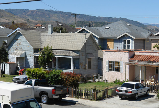 83-87 E Center St in Ventura, CA - Building Photo - Building Photo