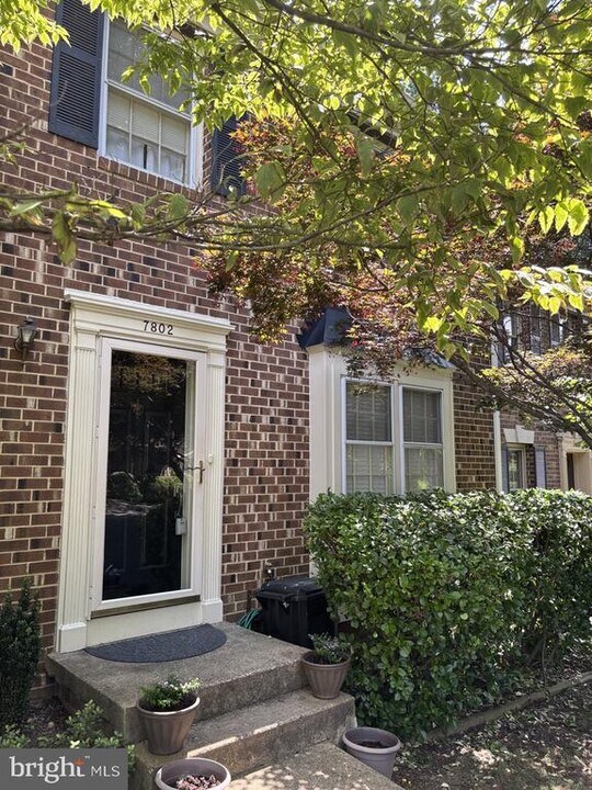 7802 Byrds Nest Pass in Annandale, VA - Building Photo