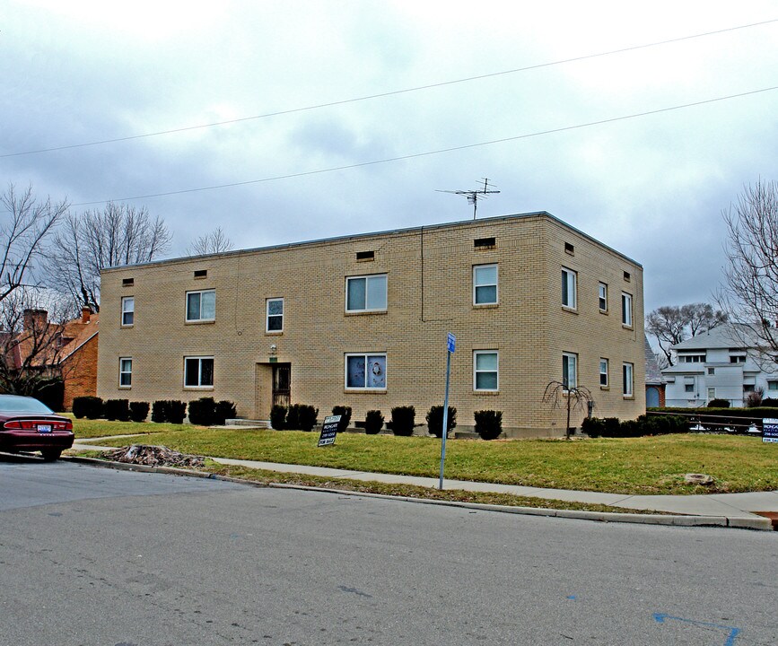 15 W Maplewood Ave in Dayton, OH - Building Photo