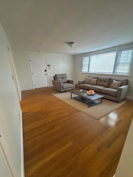 17 Park Ave in Foxboro, MA - Building Photo