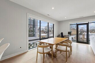 6246 N Pulaski Rd in Chicago, IL - Building Photo - Building Photo